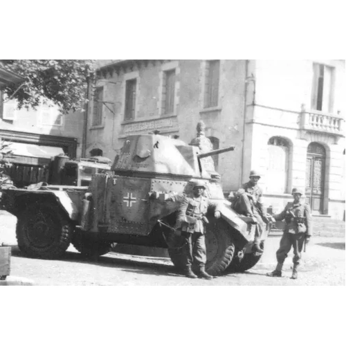 ICM 1:35 Panzerspähwagen P 204 (F) W/CdmTr