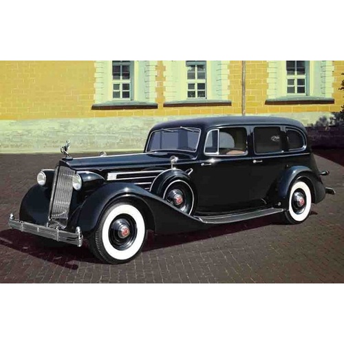 ICM 1:35 Packard 12 (1936) W/Pssngrs (5)