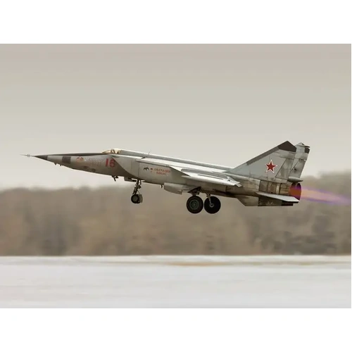 ICM 1:72 Mig-25 Rbt